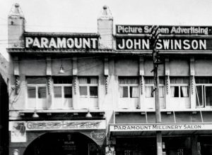 Exterior of the Paramount Theatre building, Wellington (Alexander Turnbull Library, 1/2-139949-F
