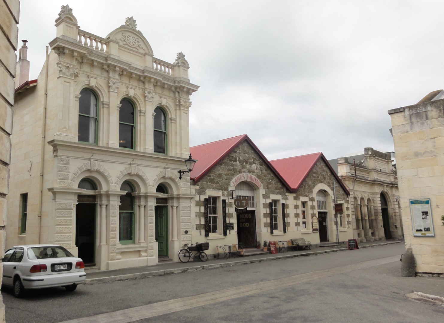 Harbour_Street_Oamaru_2011 to The Oamaru Net